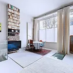 Apartment With Garden In The Heart Of Montmartre