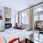 Apartment With Garden In The Heart Of Montmartre