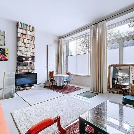 Apartment With Garden In The Heart Of Montmartre