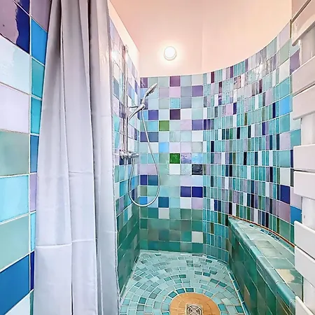 Apartment Apartment With Garden In The Heart Of Montmartre *