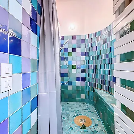 Apartment With Garden In The Heart Of Montmartre Paris
